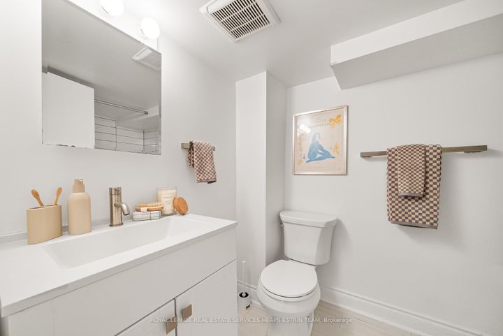 Photo 29 at 386 Crawford Street, Bellwoods, Toronto