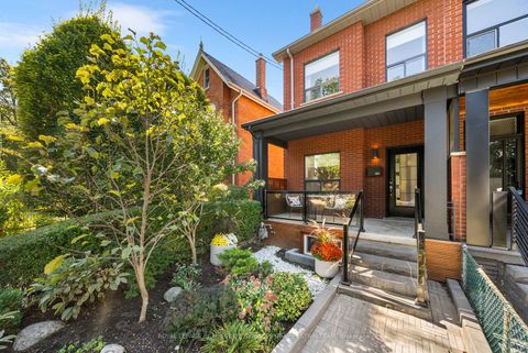 Photo 1 at 386 Crawford Street, Bellwoods, Toronto