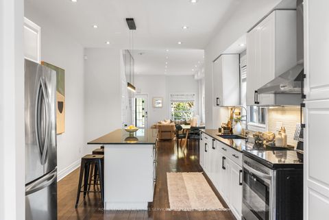 Photo 8 at 386 Crawford Street, Bellwoods, Toronto