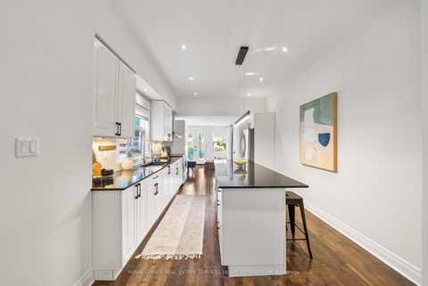 Photo 11 at 386 Crawford Street, Bellwoods, Toronto
