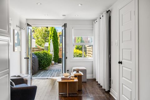 Photo 12 at 386 Crawford Street, Bellwoods, Toronto