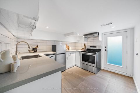 Photo 27 at 386 Crawford Street, Bellwoods, Toronto