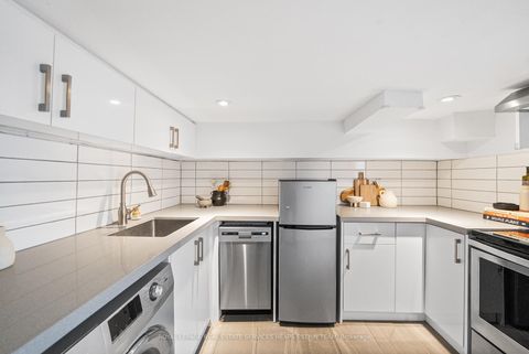 Photo 28 at 386 Crawford Street, Bellwoods, Toronto