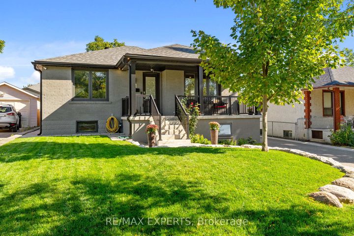 Photo 2 at 11 Smallwood Drive, CFB, Toronto