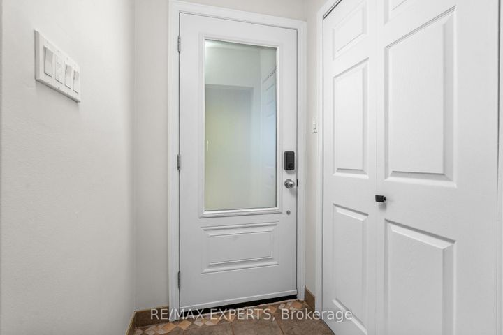 Photo 11 at 11 Smallwood Drive, CFB, Toronto