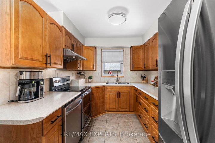 Photo 19 at 11 Smallwood Drive, CFB, Toronto