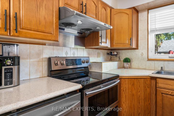 Photo 20 at 11 Smallwood Drive, CFB, Toronto