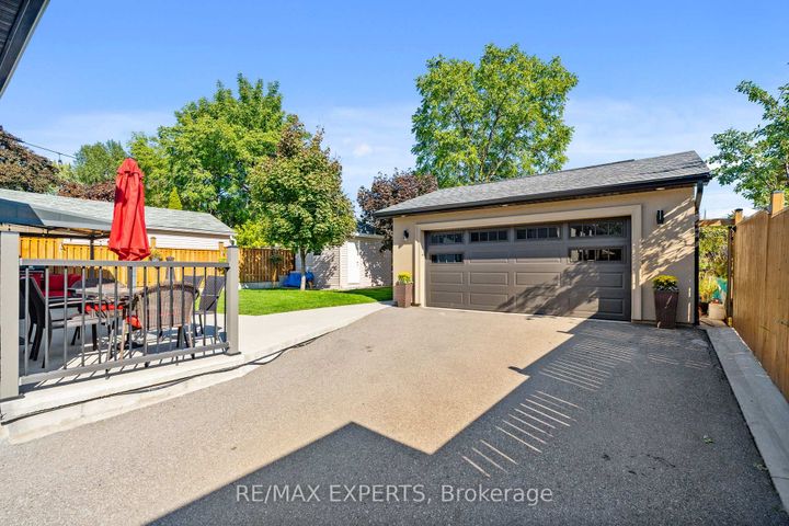 Photo 34 at 11 Smallwood Drive, CFB, Toronto