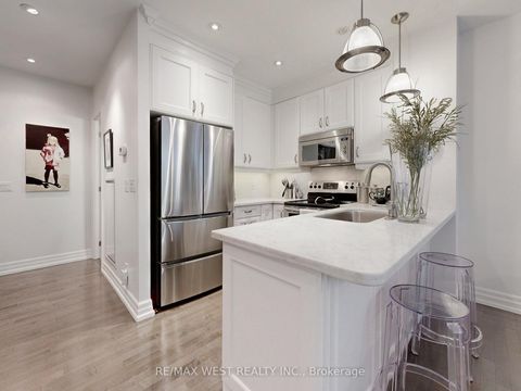 Photo 11 at Th 14 - 20 Burkebrook Place, York Mills, Toronto
