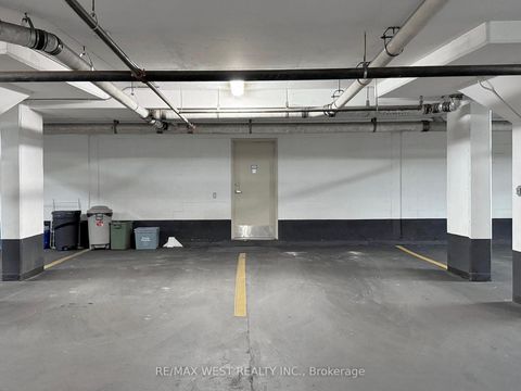 Photo 34 at Th 14 - 20 Burkebrook Place, York Mills, Toronto