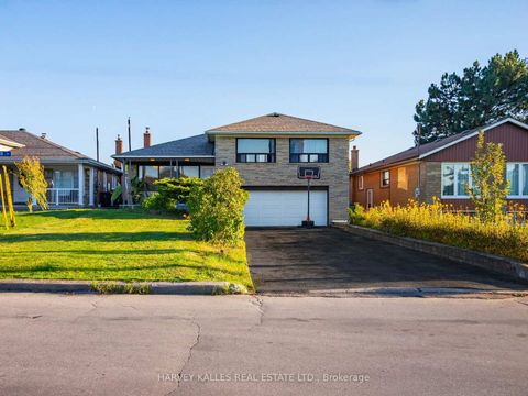 Photo 3 at 49 Wenderly Drive, Glen Park, Toronto
