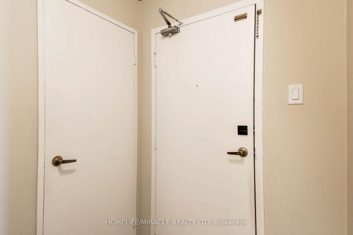 Photo 13 at 404 - 2645 Kipling Avenue, Jamestown, Toronto