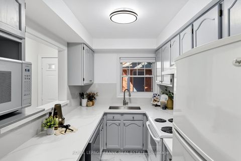 Photo 11 at G-10 - 1669 Nash Road, Courtice, Clarington