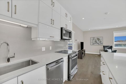 Photo 9 at 208 - 3265 Carding Mill Trail, GO Glenorchy, Oakville