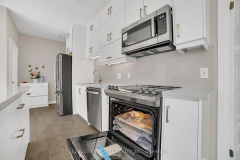 Photo 10 at 208 - 3265 Carding Mill Trail, GO Glenorchy, Oakville