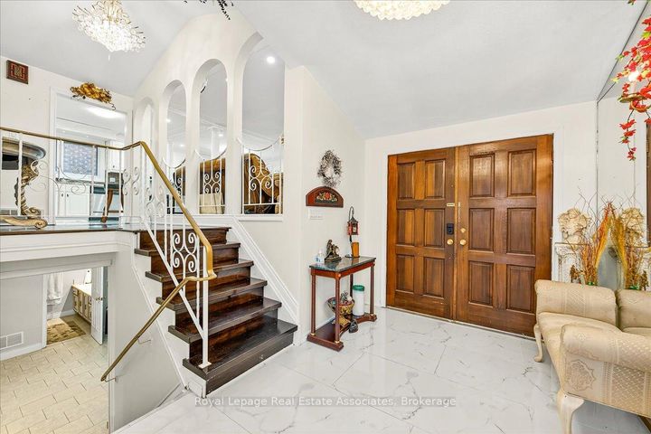 Photo 3 at 51 Picton Street W, North End, Hamilton