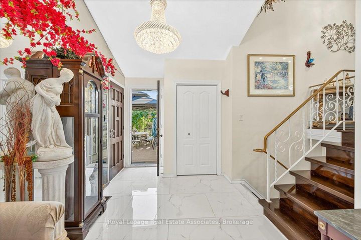Photo 4 at 51 Picton Street W, North End, Hamilton