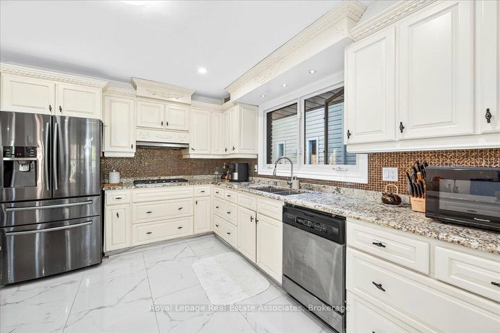 Photo 8 at 51 Picton Street W, North End, Hamilton