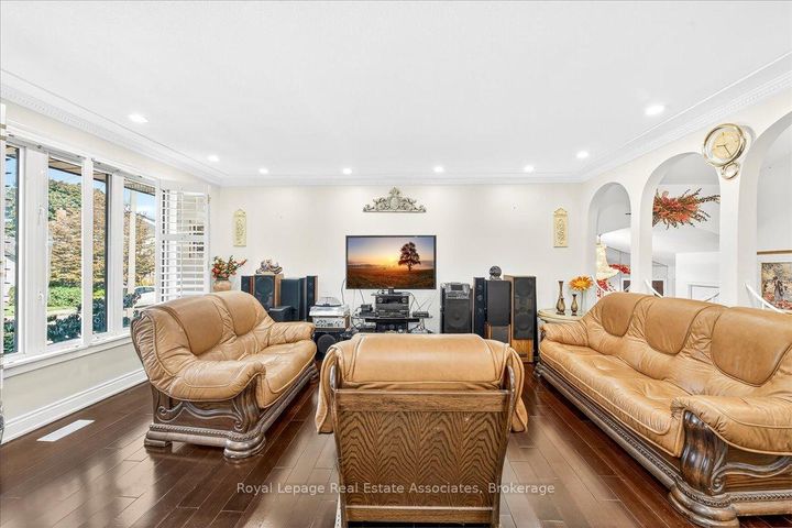 Photo 14 at 51 Picton Street W, North End, Hamilton