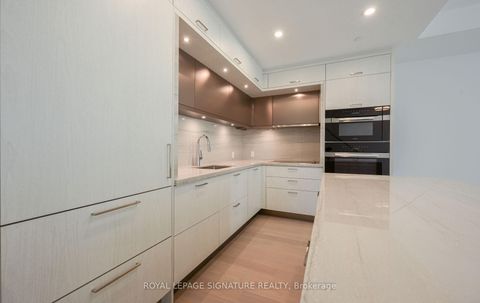 Photo 16 at 105 - 10 Inn On The Park Drive, Don Mills, Toronto