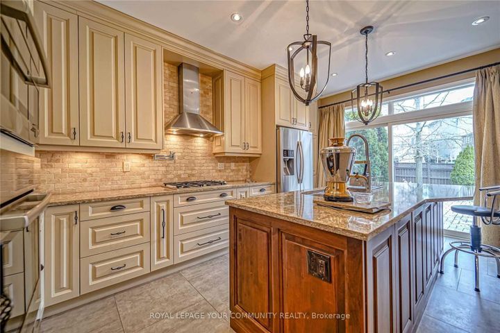 Photo 3 at 106 Snowy Meadow Avenue, Oak Ridges, Richmond Hill