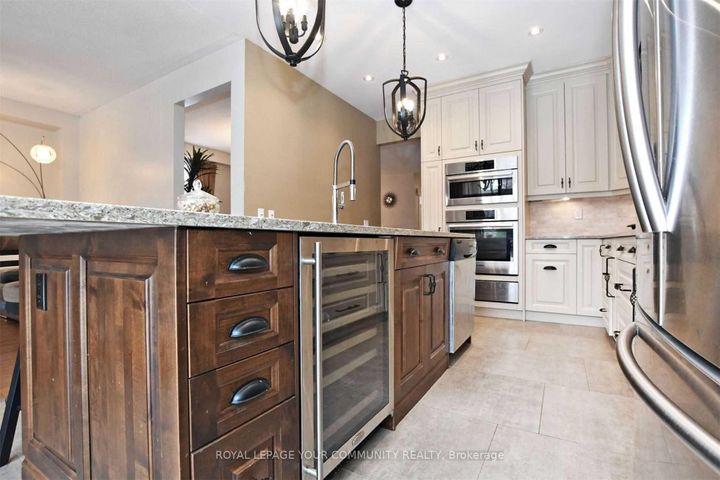 Photo 5 at 106 Snowy Meadow Avenue, Oak Ridges, Richmond Hill
