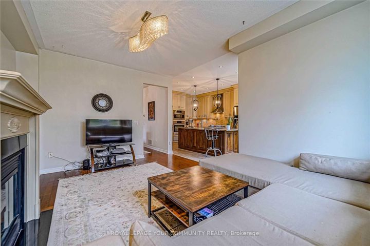 Photo 6 at 106 Snowy Meadow Avenue, Oak Ridges, Richmond Hill