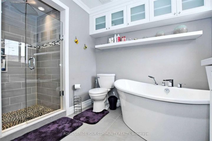 Photo 11 at 106 Snowy Meadow Avenue, Oak Ridges, Richmond Hill