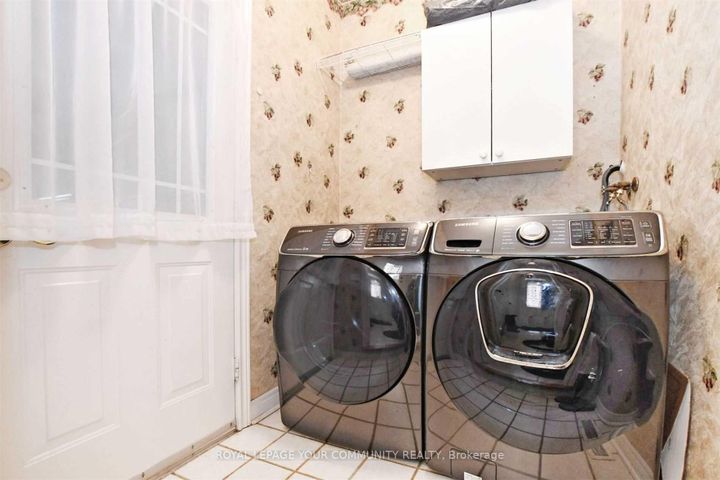 Photo 17 at 106 Snowy Meadow Avenue, Oak Ridges, Richmond Hill