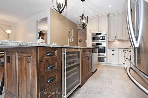 Photo 5 at 106 Snowy Meadow Avenue, Oak Ridges, Richmond Hill
