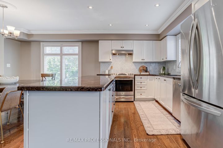 Photo 7 at 2264 Lake Shore Boulevard W, Mimico, Toronto