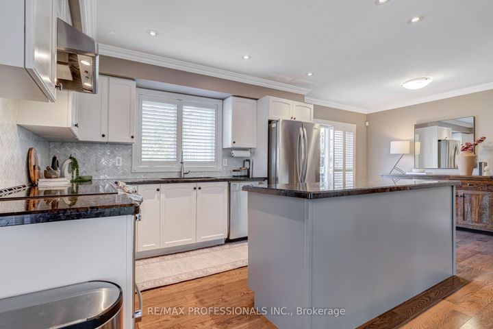 Photo 8 at 2264 Lake Shore Boulevard W, Mimico, Toronto