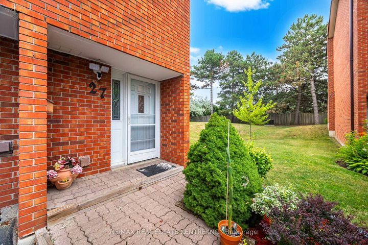 Photo 2 at 27 - 4230 Fieldgate Drive, Rathwood, Mississauga