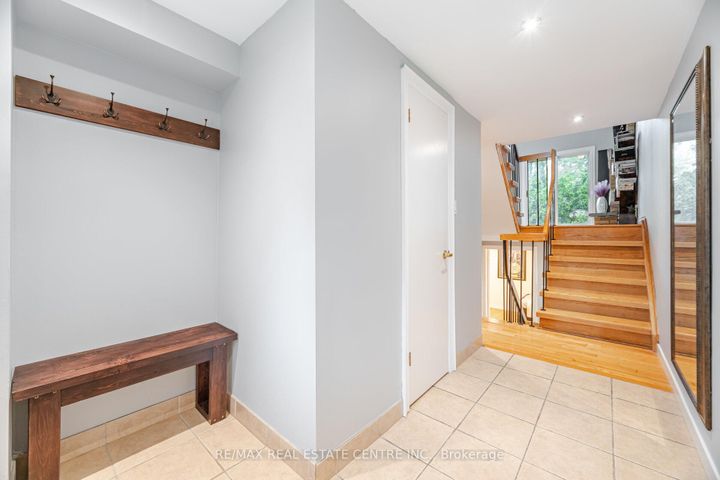 Photo 4 at 27 - 4230 Fieldgate Drive, Rathwood, Mississauga