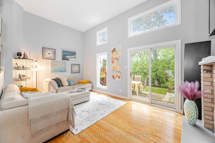 Photo 5 at 27 - 4230 Fieldgate Drive, Rathwood, Mississauga