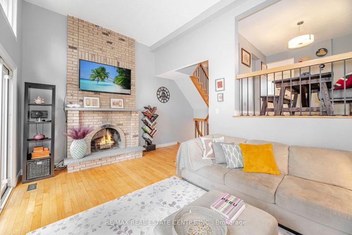 Photo 7 at 27 - 4230 Fieldgate Drive, Rathwood, Mississauga