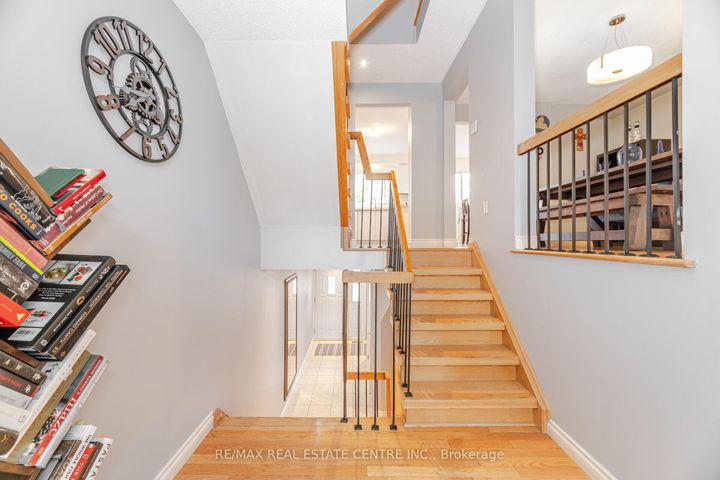 Photo 8 at 27 - 4230 Fieldgate Drive, Rathwood, Mississauga