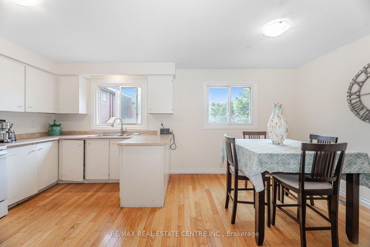 Photo 11 at 27 - 4230 Fieldgate Drive, Rathwood, Mississauga