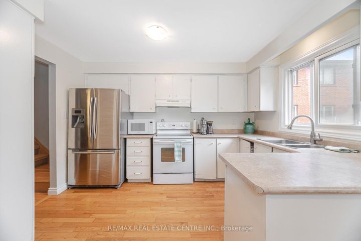 Photo 12 at 27 - 4230 Fieldgate Drive, Rathwood, Mississauga