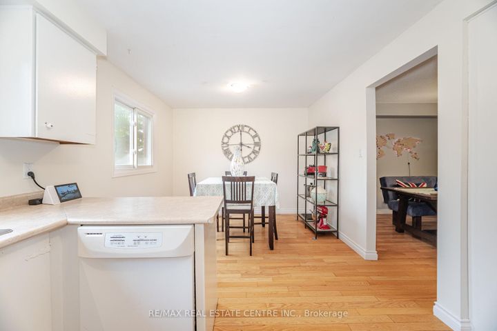 Photo 13 at 27 - 4230 Fieldgate Drive, Rathwood, Mississauga
