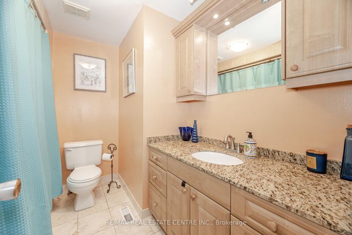 Photo 21 at 27 - 4230 Fieldgate Drive, Rathwood, Mississauga