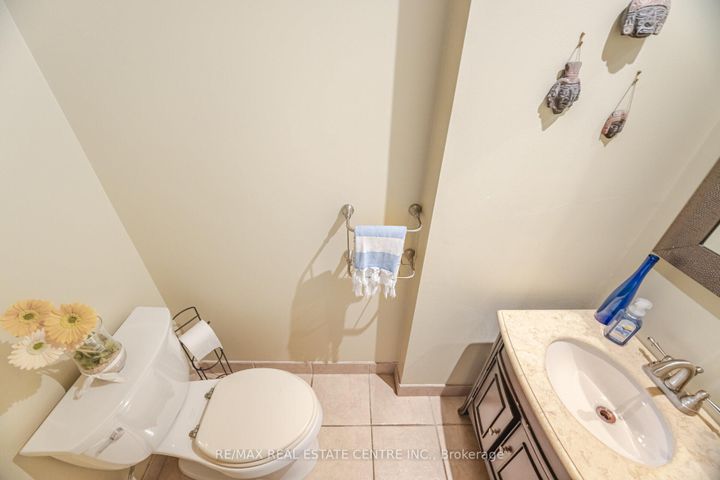 Photo 25 at 27 - 4230 Fieldgate Drive, Rathwood, Mississauga