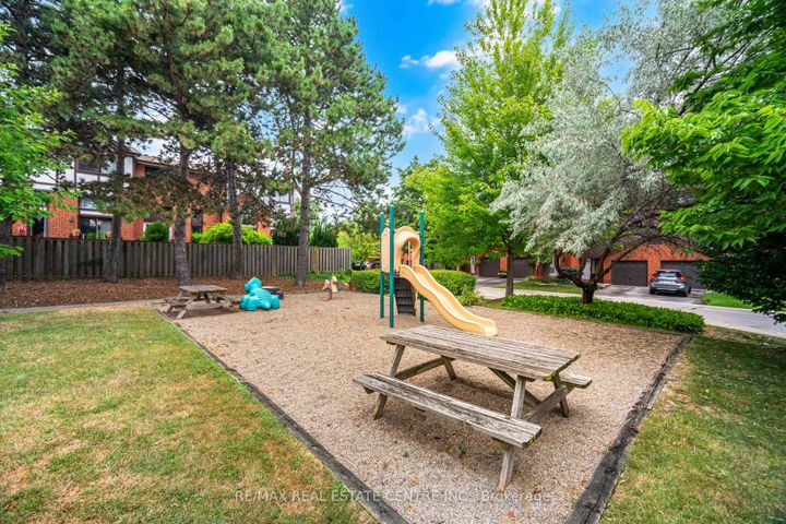 Photo 32 at 27 - 4230 Fieldgate Drive, Rathwood, Mississauga