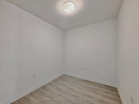 Photo 13 at 813 - 395 Dundas Street W, GO Glenorchy, Oakville