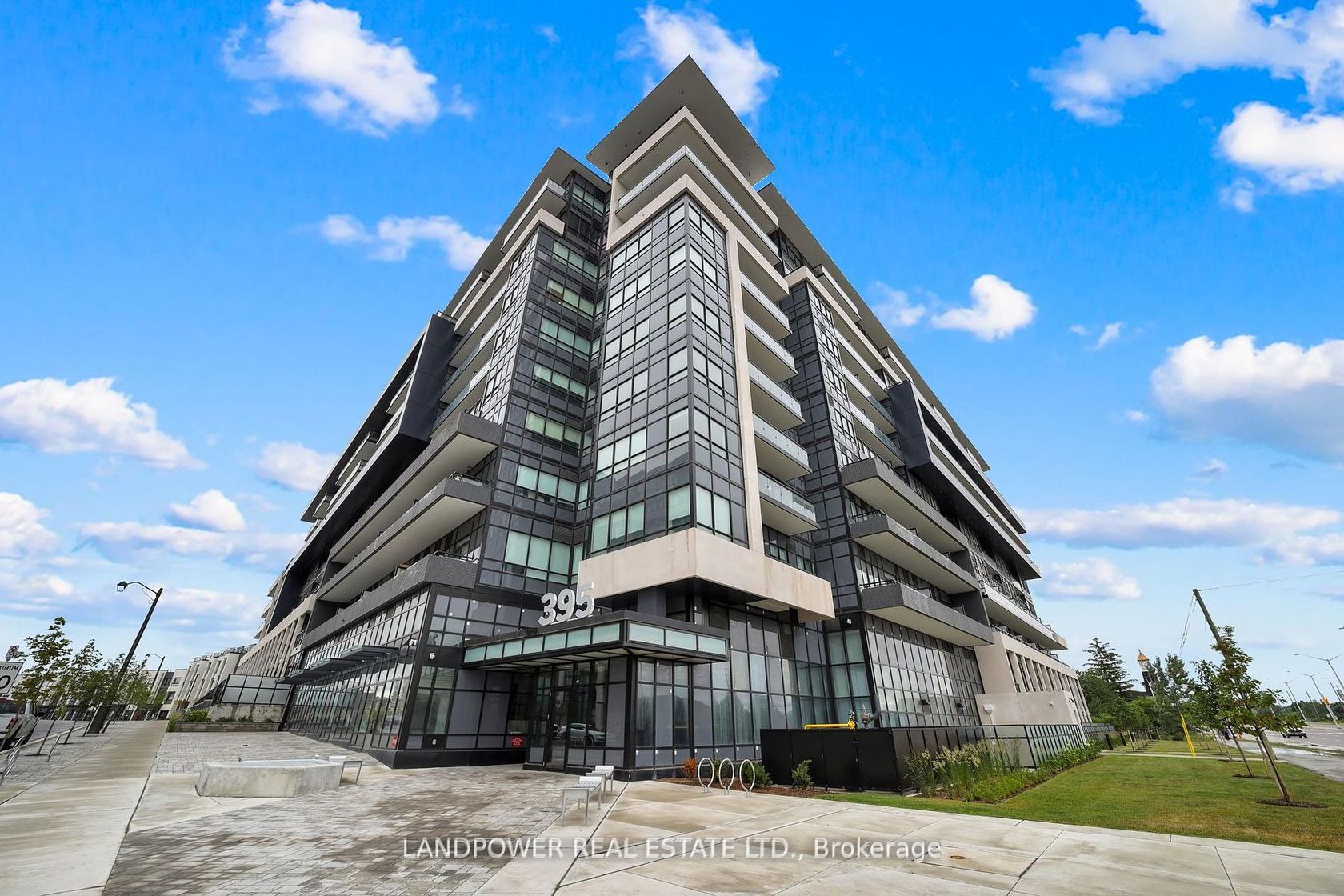 813 - 395 Dundas Street W, GO Glenorchy, Oakville 