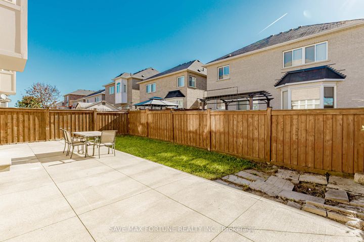 Photo 4 at 106 Watsonbrook Drive, Wellington, Brampton
