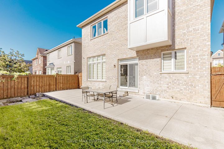 Photo 5 at 106 Watsonbrook Drive, Wellington, Brampton