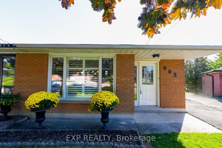 Photo 2 at 902 Sixth Street, Lakeview, Mississauga