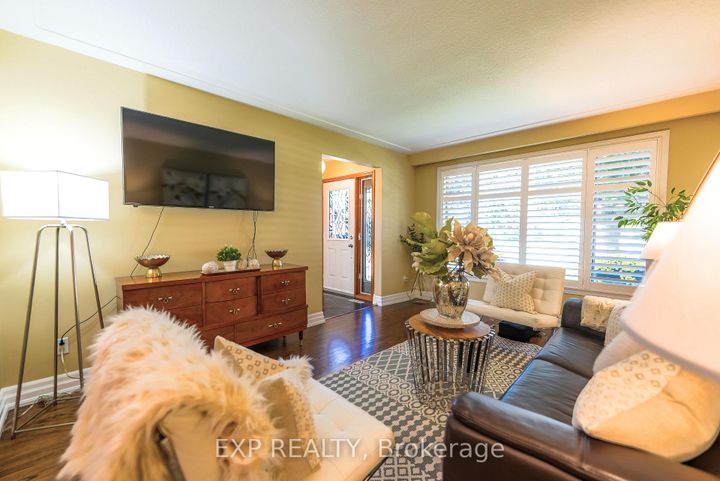Photo 5 at 902 Sixth Street, Lakeview, Mississauga