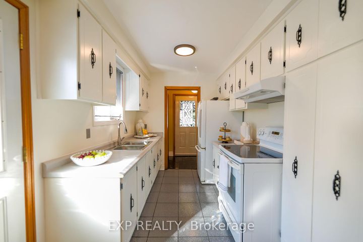 Photo 24 at 902 Sixth Street, Lakeview, Mississauga